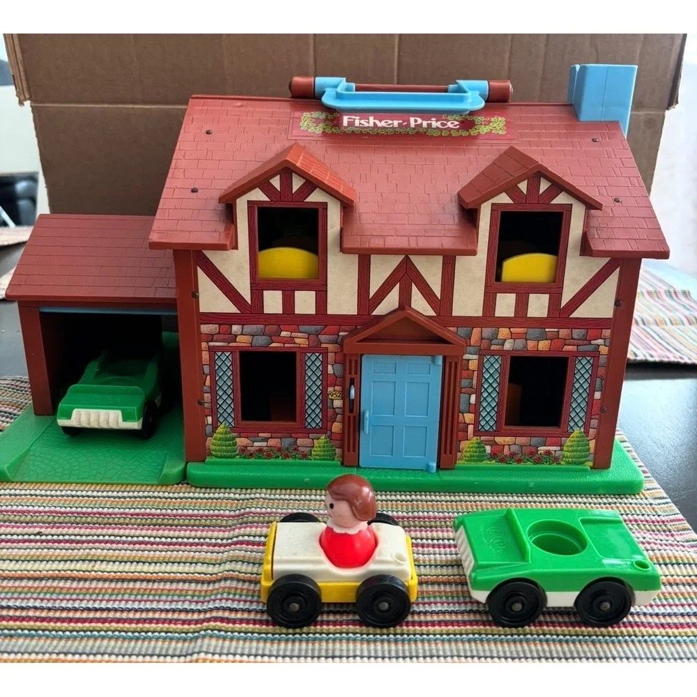 Vintage Fisher-Price Little People Tudor Play Family House 952 with Accessories